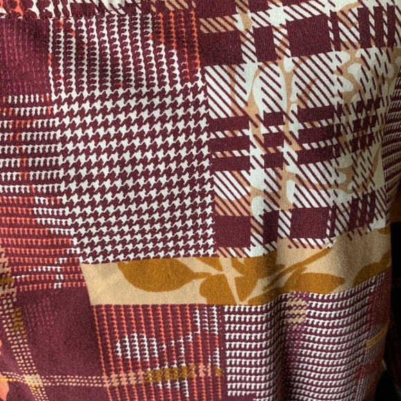 3/4 sleeved top - Picture 2 of 3